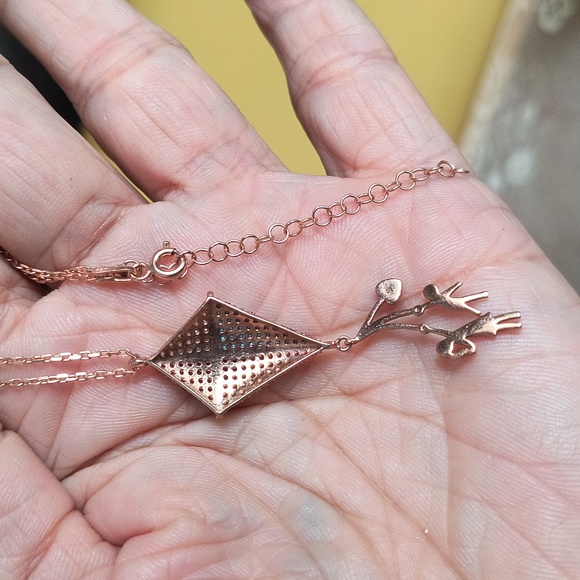 Kite Rose-Gold .925 sterling silver pendant necklace. - Picture 3 of 4
